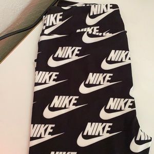 Leggings with Nike all over